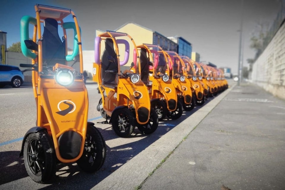 In scooter senza casco? Da oggi a Milano si può (con un nuovo servizio di scooter sharing)